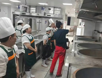 食堂厨具设备厂家告诉你食堂蜜桃AV在线免费设备的采购标准是怎样的