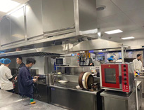 饭店餐饮猛火灶厂家告诉你餐饮蜜桃AV在线免费设备和家用蜜桃AV在线免费设备有什么不同